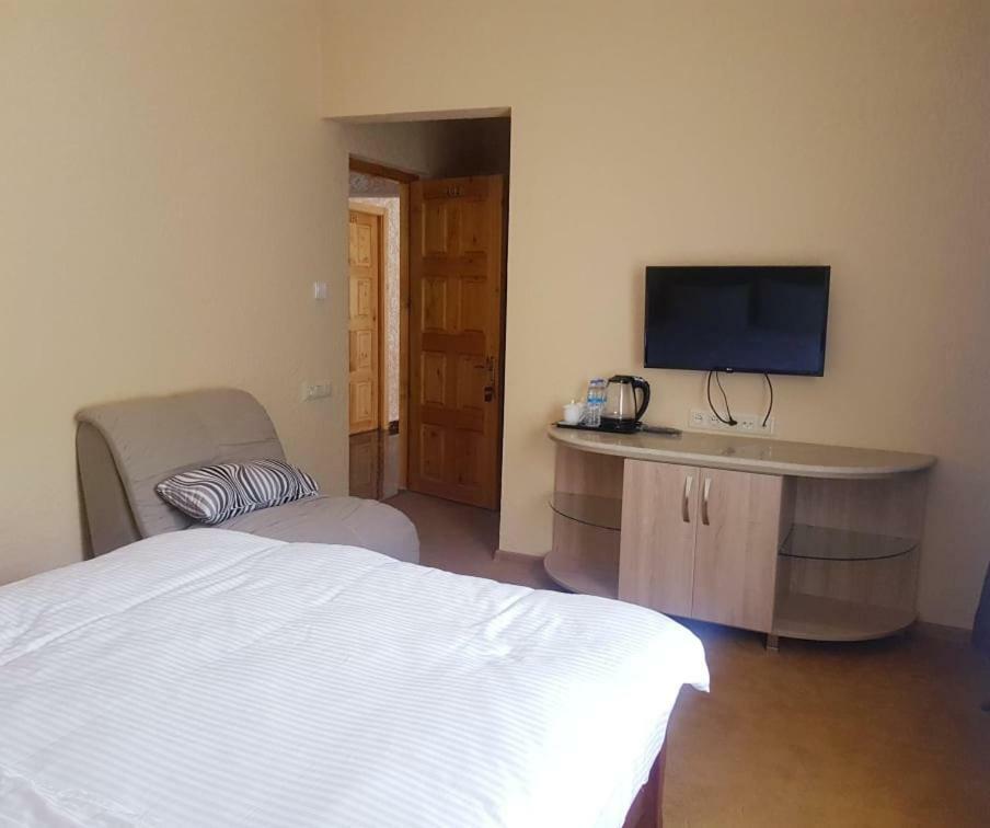 Hotel Iveria Abastumani Bagian luar foto